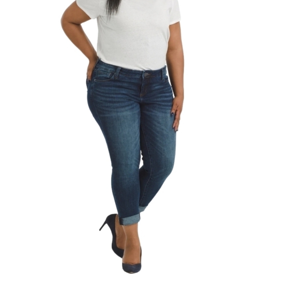 Kut from the Kloth Catherine Boyfriend medium wash midrise straight leg jeans